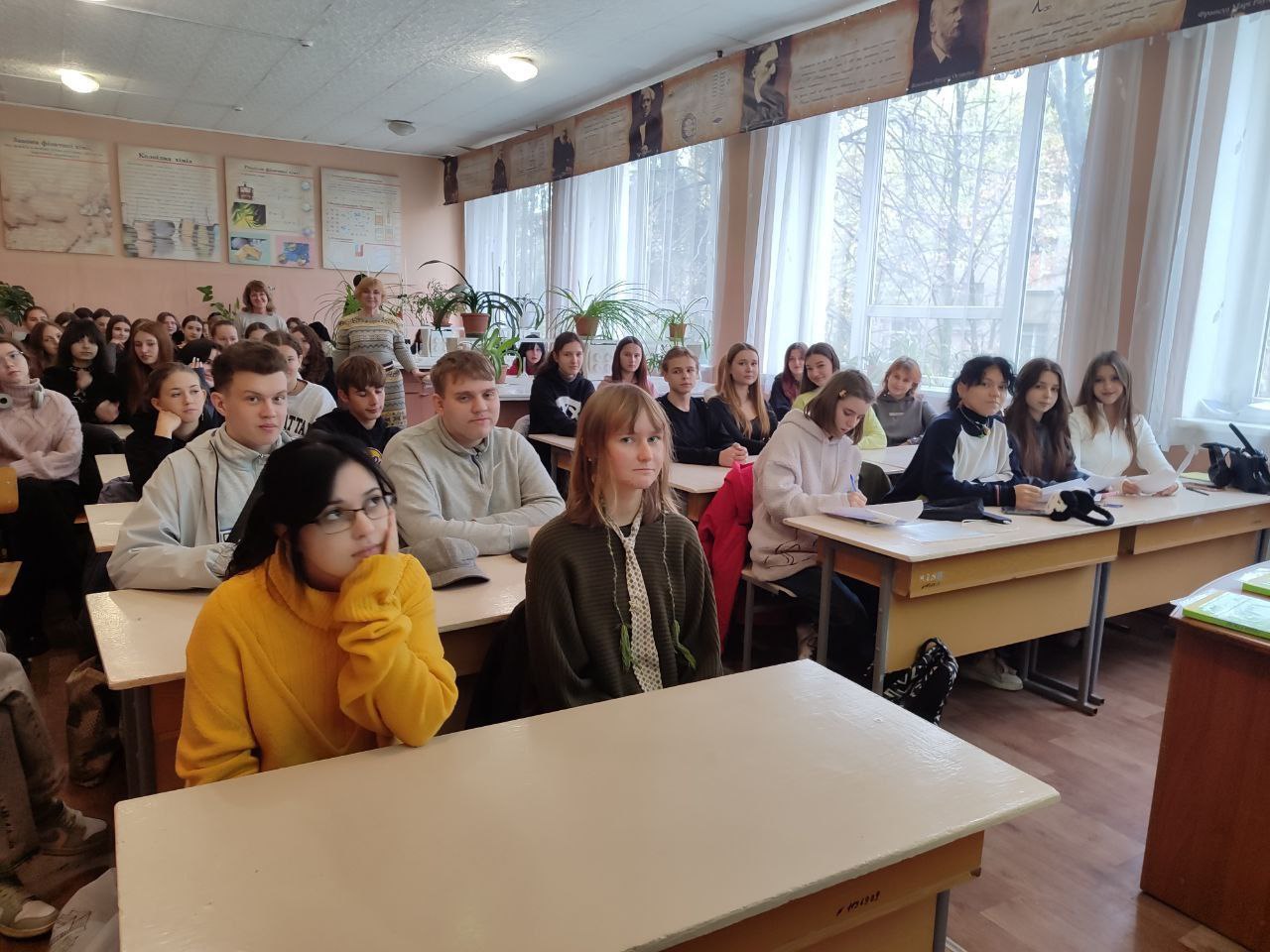 Класна година на тему Екологічні тренди в індустрії моди
