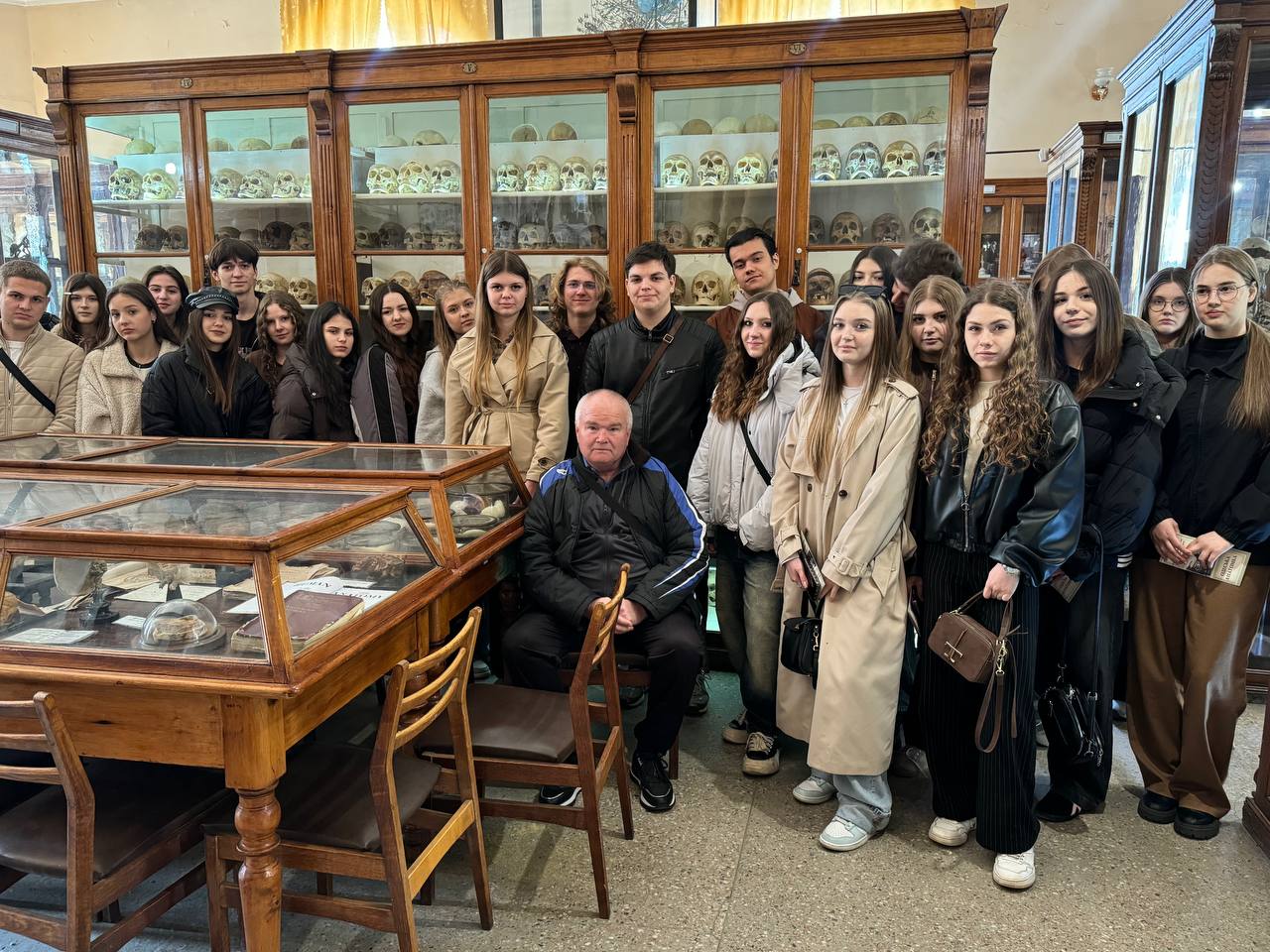 College students visit the anatomical museum