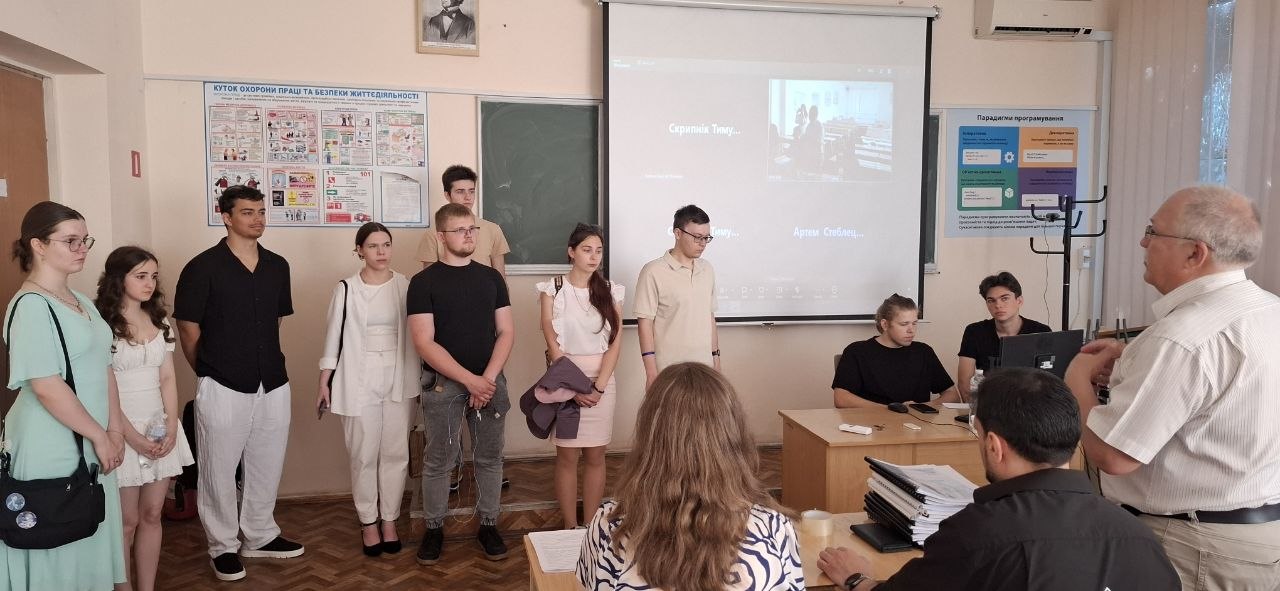 Захист дипломних проєктів спеціальностей 123 та 121